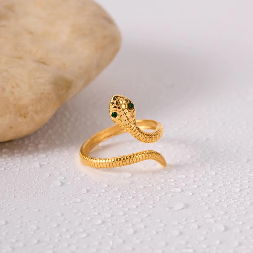 Emerald Serpentine Ring